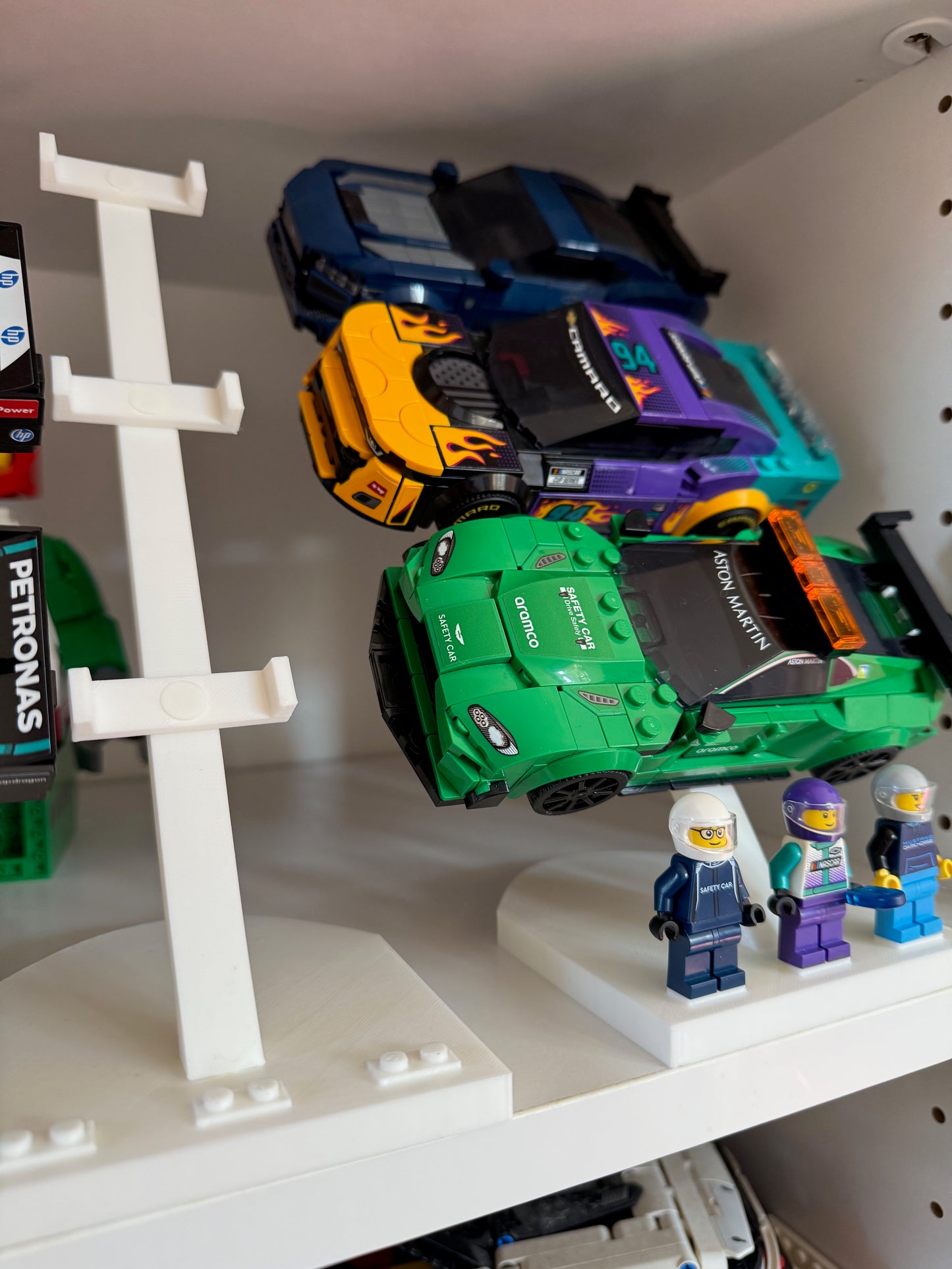 Outback Bricks Display Stand for LEGO Speed Champions (2 models and 2 mini-figures)